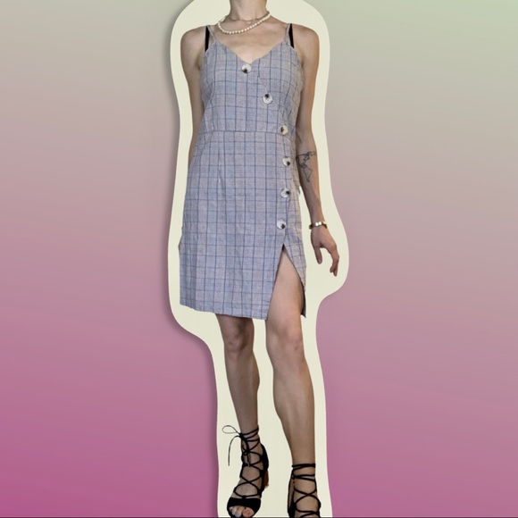 Gray Plaid Mini Dress w/Buttons- Size 6 - Picture 3 of 16